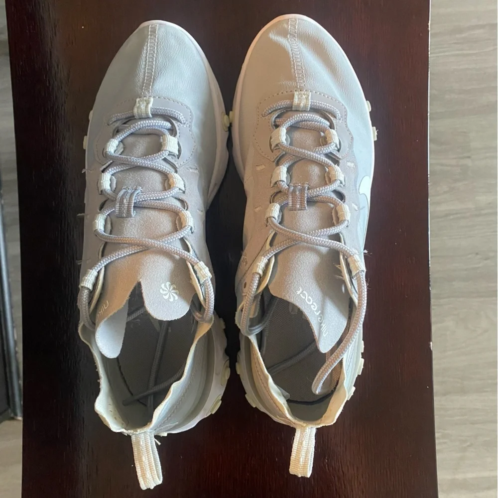 Nike Women’s React Element 55 Casual Sneakers - Light Grey/White - Picture 2 of 4